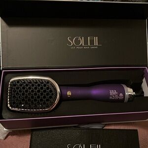 Hair dryer brush. Dries hair very fast.
